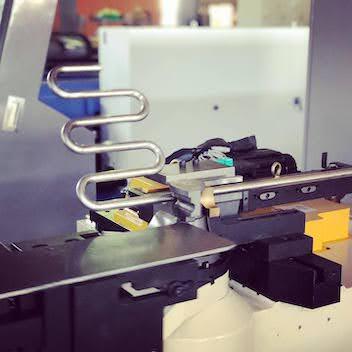 Máquina dobladora de tubos/alambres