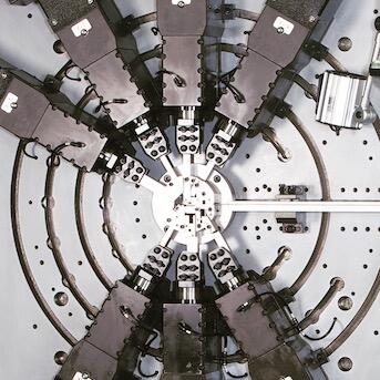 Máquina de estampado y formación de tiras